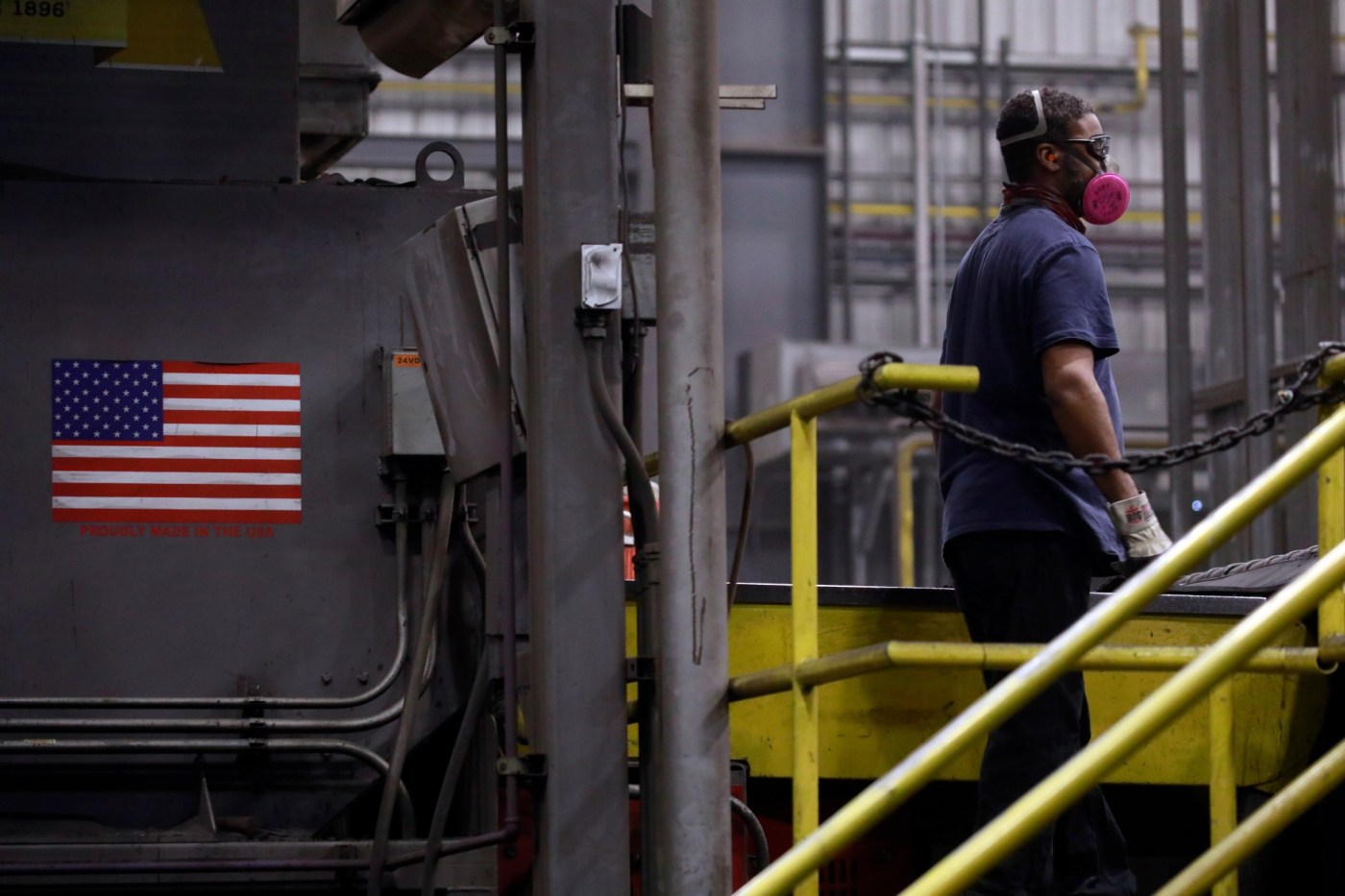 Factory malaise continues as manufacturing gauge drops to 1-year low
