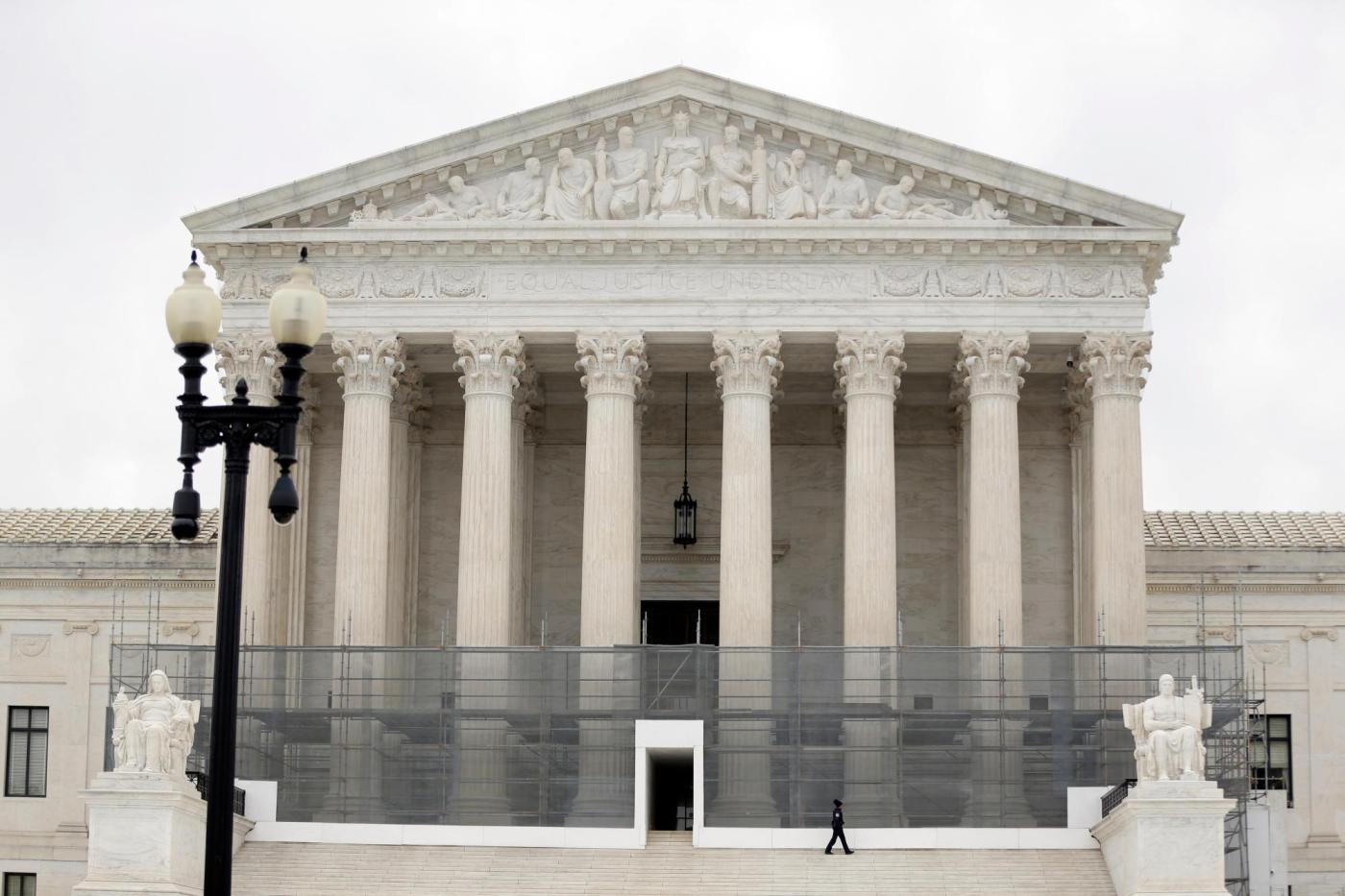 Supreme Court seems likely to strike down Hawaii’s restrictions on guns in stores and hotels
