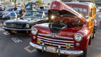 Car cruise brings In-N-Out Burger’s owner to Redondo Beach