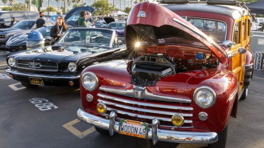 Car cruise brings In-N-Out Burger’s owner to Redondo Beach