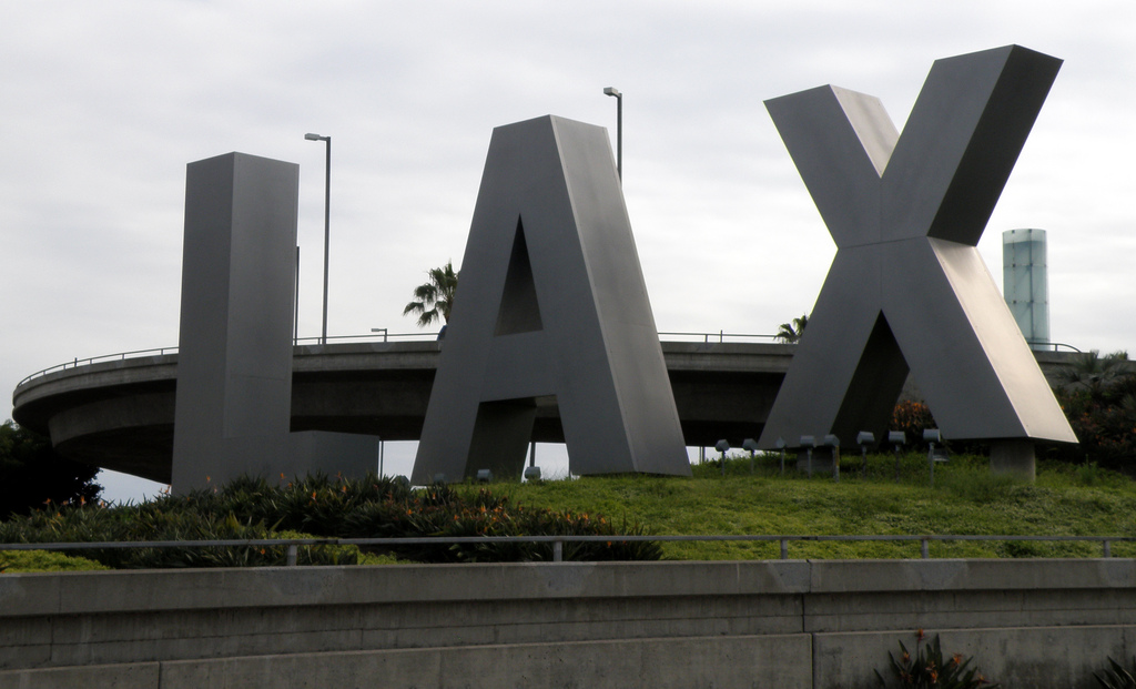Ground delay temporarily in place Saturday night at LAX